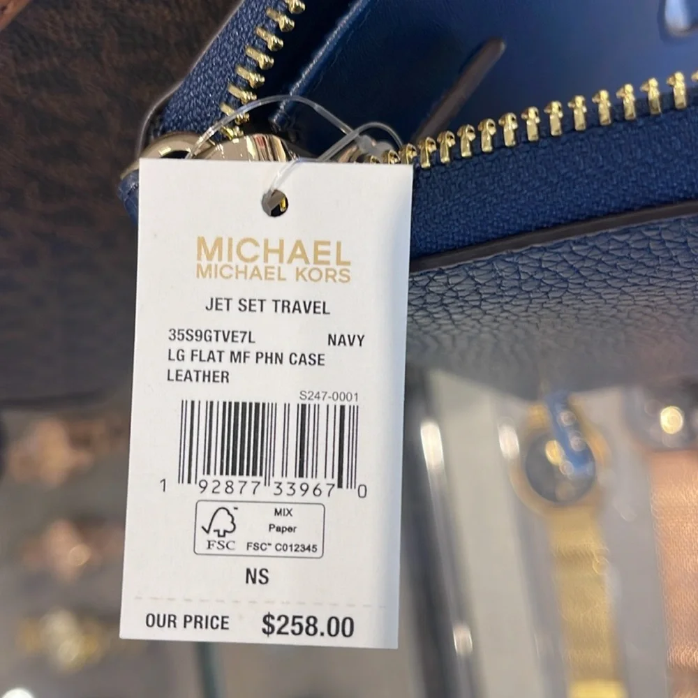 MICHAEL KORS LARGE FLAT MULTIFUNCTION PHONE CASE WALLET WRISTLET  NAVY COLOR NWT